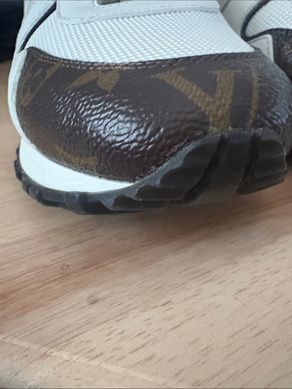 Louis Vuitton Runaway Sneakers 🔥 - Picture 2 of 15